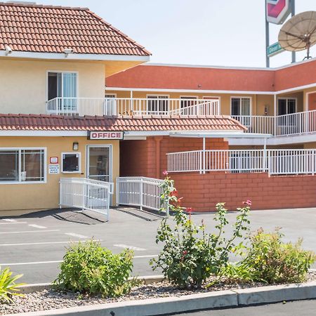 ซูเปอร์ 8 บาย วินด์แฮม อซูซา Motel อาซูซา ภายนอก รูปภาพ