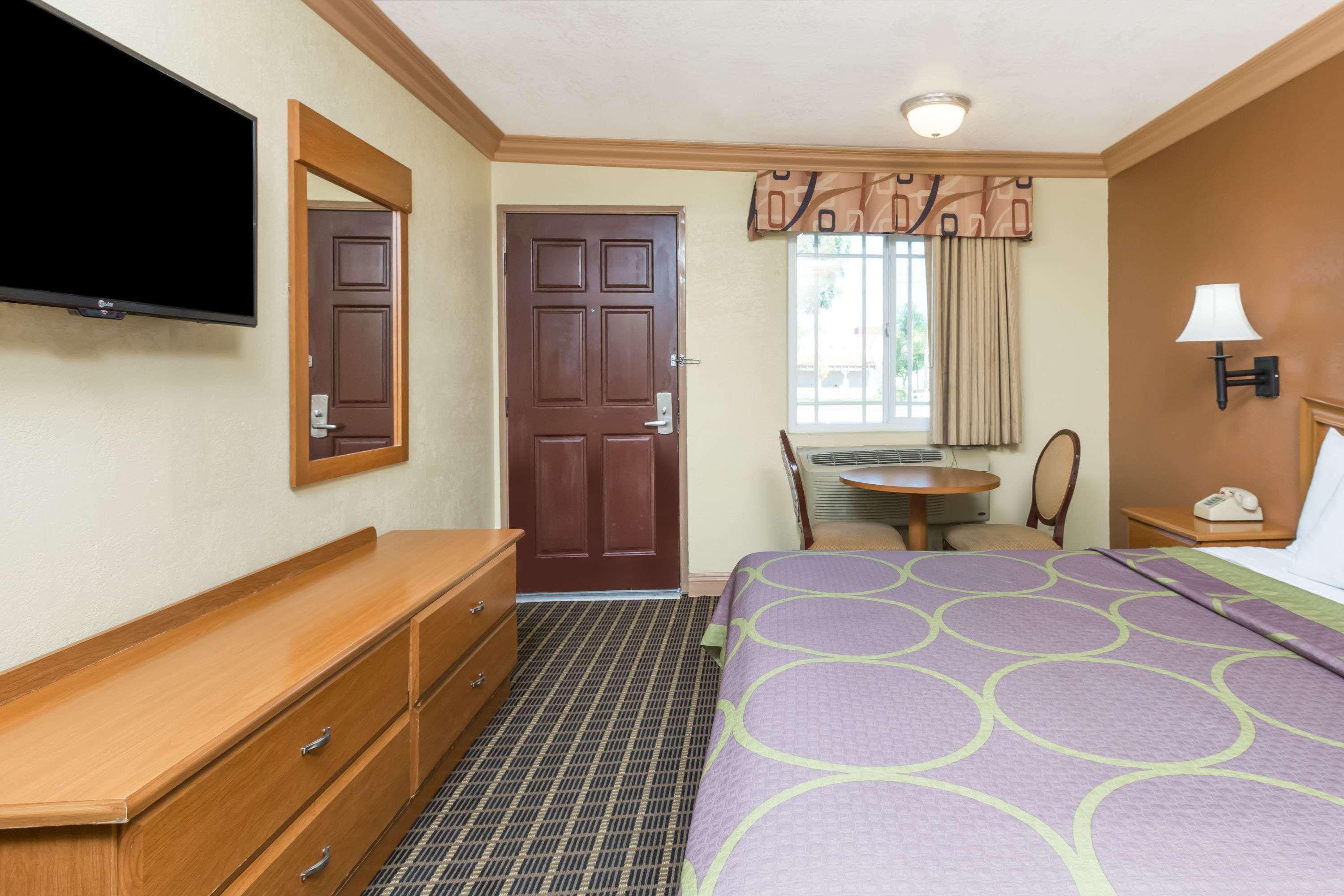 ซูเปอร์ 8 บาย วินด์แฮม อซูซา Motel อาซูซา ภายนอก รูปภาพ