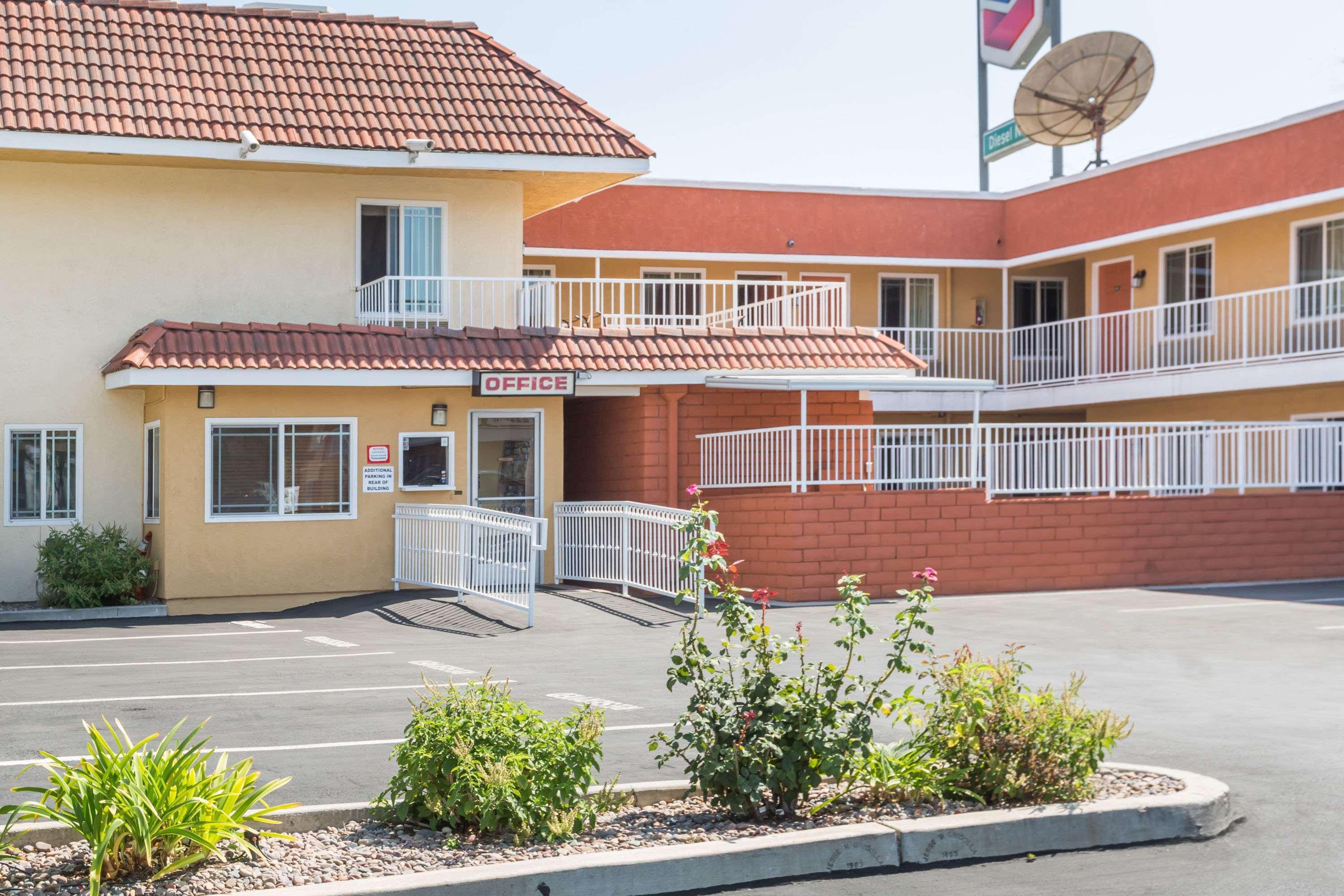 ซูเปอร์ 8 บาย วินด์แฮม อซูซา Motel อาซูซา ภายนอก รูปภาพ