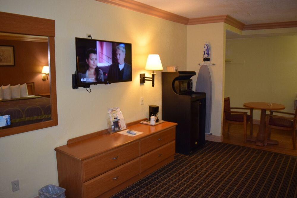 ซูเปอร์ 8 บาย วินด์แฮม อซูซา Motel อาซูซา ภายนอก รูปภาพ