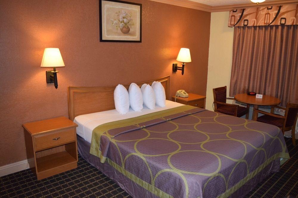 ซูเปอร์ 8 บาย วินด์แฮม อซูซา Motel อาซูซา ภายนอก รูปภาพ
